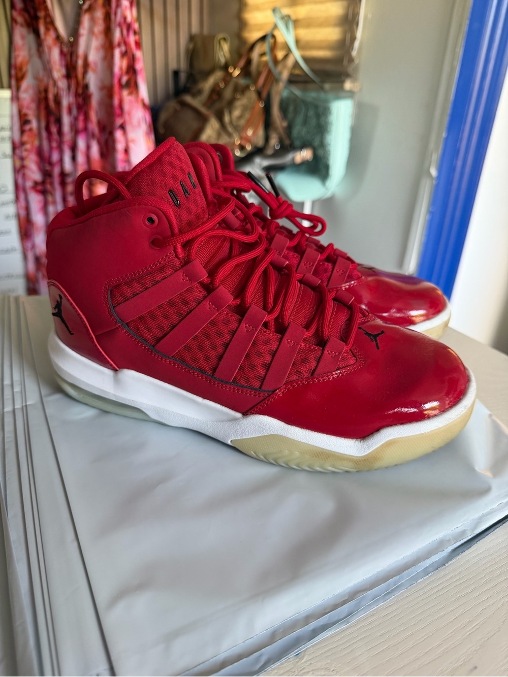 Jordan Max Aura GS Gym Red Sneakers Size 6.5Y / Women’s 8